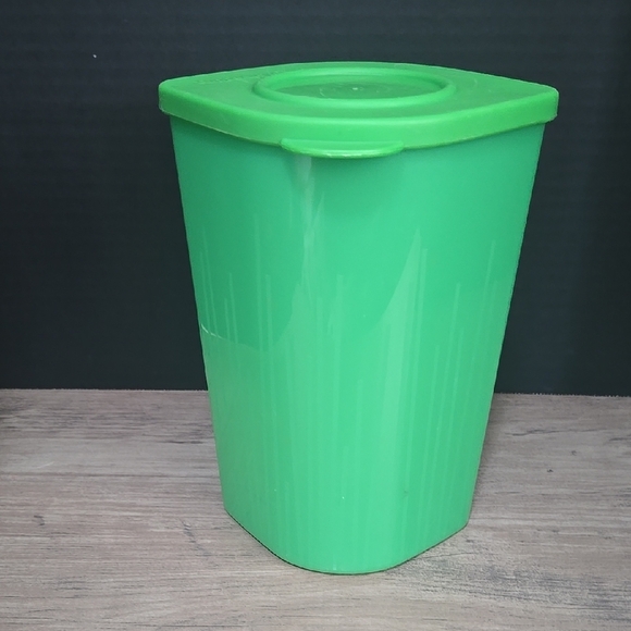 Tupperware Green 5058A and 5059A - 1.5L - Fresh n' Cool - Food Storage - Picture 6 of 7